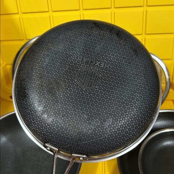HEXCLAD 6 Piece Nonstick Stainless Steel Frying Pan Set 8”, 10” 12” and Wok $600 - Picture 8 of 12